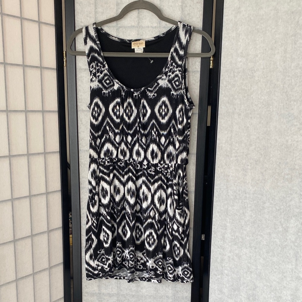 Pretty Good Black and White Midi Sleeveless Dress Aztec Pattern Size Medium